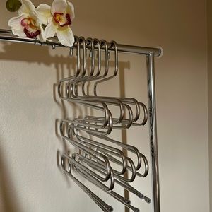 Metal Clothing Hangers (6)